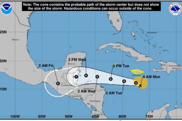 Distrito Naval Caribe monitorea fenómeno meteorológico