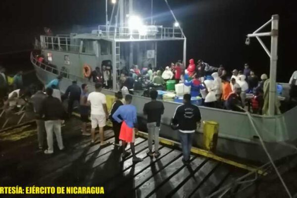 Naval Caribe realizó evacuación de 121 personas