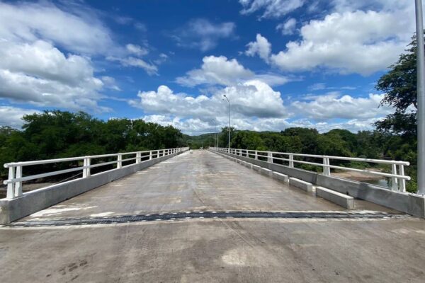 Nuevo puente Teustepe brinda circulación segura a nicaragüenses