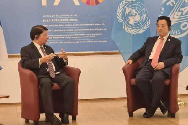 Canciller nicaragüense se reúne con director general de la FAO