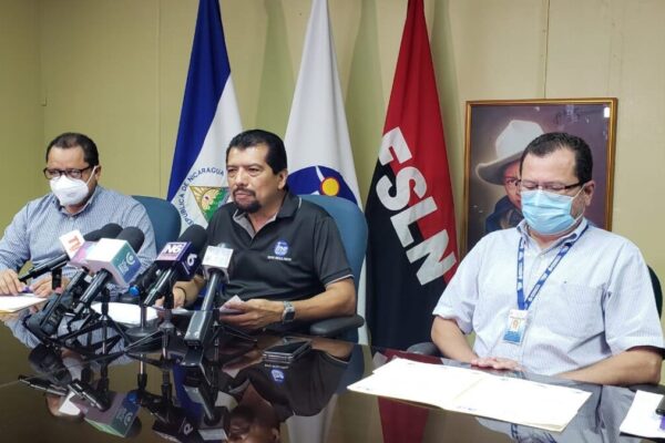 Nicaragua mantiene congelados precios de combustibles