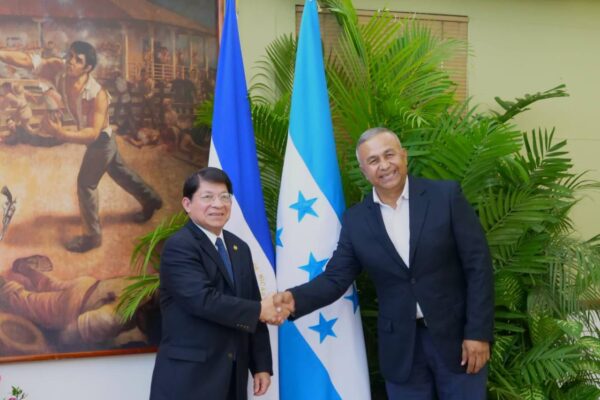 Nicaragua recibe al nuevo  embajador de Honduras