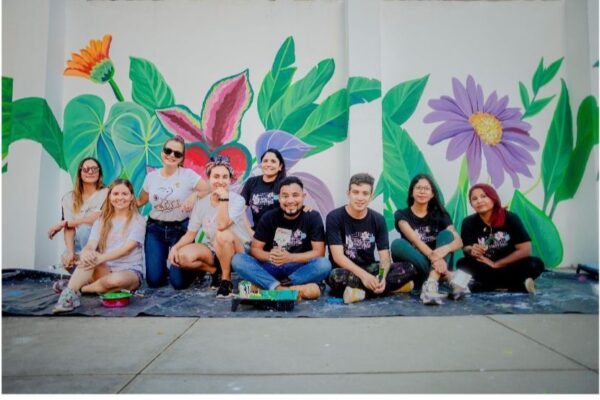 Nuevo mural de flores en el Parque Luis Alfonso Velásquez
