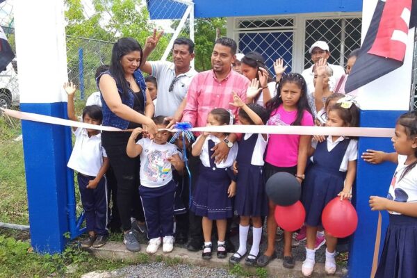 Avanza reparación de escuelas  afectadas por huracán Julia