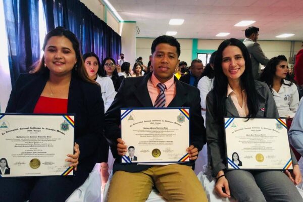 FAREM Carazo celebra  graduación dedicada a las victorias educativas