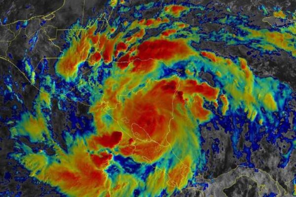Tormenta tropical Julia avanza por Nicaragua
