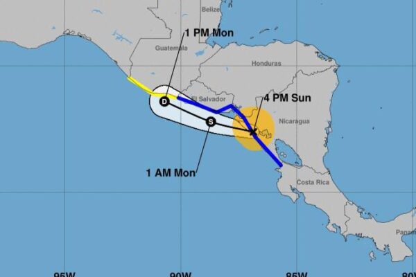Nicaragua en alerta roja por tormenta tropical Julia