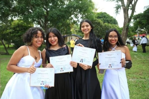 Nicaragua cuenta con 8 mil 200 nuevos técnicos