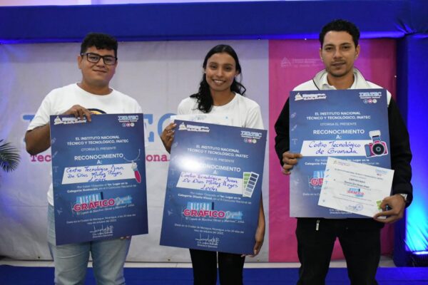 Estudiantes técnicos protagonizan concurso nacional de diseño gráfico digital