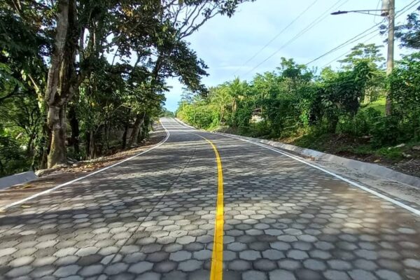 Nueva carretera adoquinada mejora tránsito en Waslala