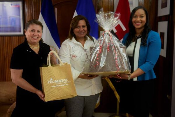 Nicaragua recibe a ministra de turismo de Honduras y secretaria del SITCA