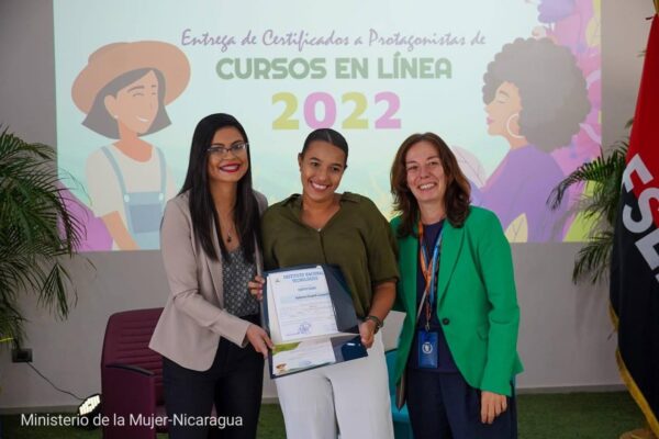 Servidores públicos nicaragüenses se certifican para prevención del femicidio