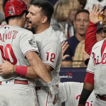 Philadelphia Phillies anota espectacular victoria en el primer juego de la Serie Mundial
