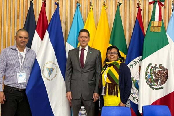 Embajador de Nicaragua asiste a curso de actualización para profesores en México