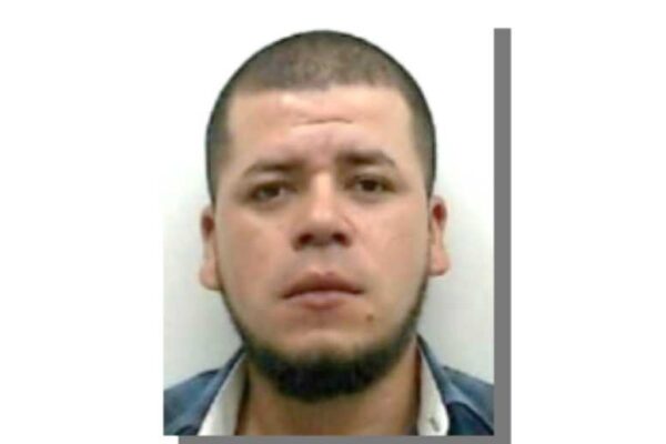 Se busca al autor de muertes homicidas de 3 oficiales de policías