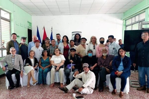 Conmemoran legado del poeta Álvaro Urtrecho