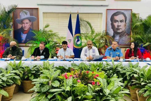 Comisión de Seguridad de Nicaragua se reúnen con Secretario General del SICA