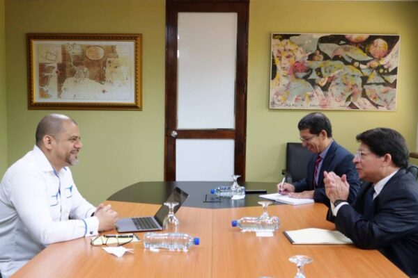 Secretario General del SICA se reúne con canciller nicaragüense