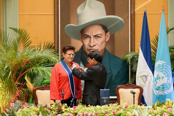 Orden José de Marcoleta es entregada a representante de UNFPA en Nicaragua