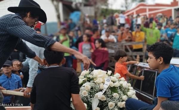 Militancia sandinista da último adiós al compañero Denis Blandón