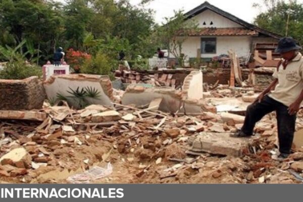 Sube a 318 la cifra de fallecidos por sismo en Indonesia