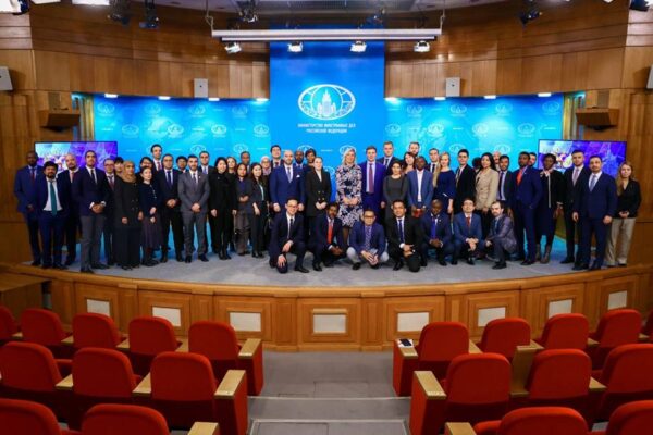 Portavoz de cancillería rusa se reúne con jóvenes diplomáticos nicaragüenses