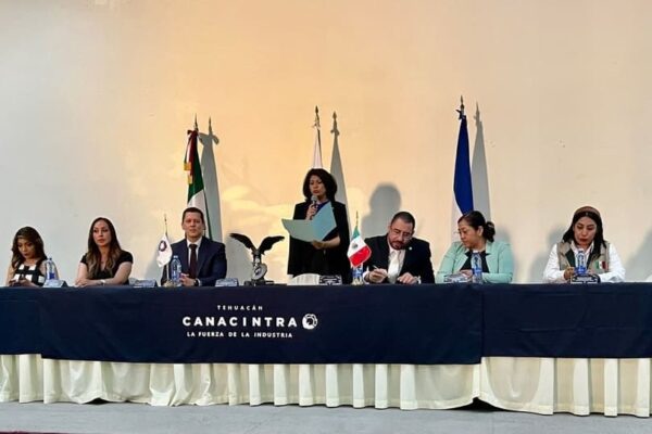 Embajador de Nicaragua se reúne con empresarios industriales de México