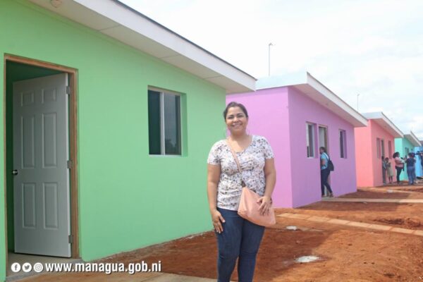 100 viviendas son entregadas a pobladores de Managua