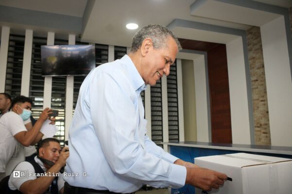 Comandante Lumberto Campbell destaca modernización del proceso electoral