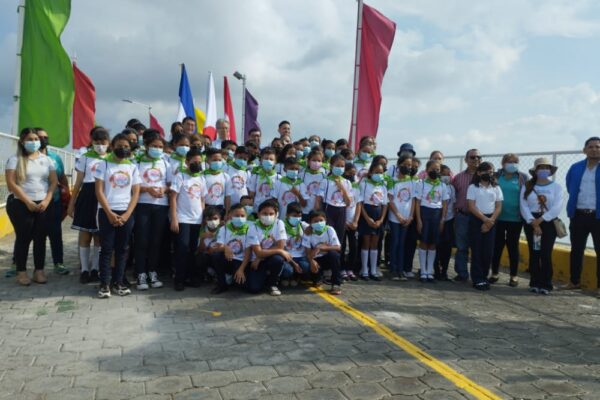 Estudiantes conocen quehacer de Escuela Flotante en Lago Xolotlán