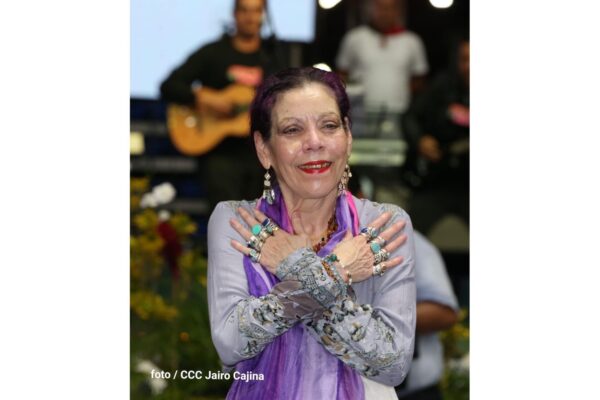  Porque hay juventud dispuesta a todos los compromisos, sabemos que hay patria y paz