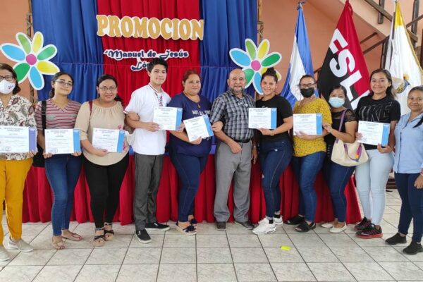 Mujeres nicaragüenses lideran matrícula de Escuelas Municipales de Oficios