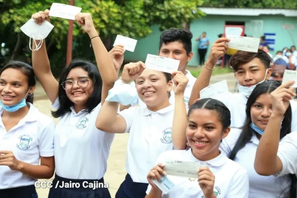 63 mil bachilleres nicaragüenses recibirán bono complementario de promoción