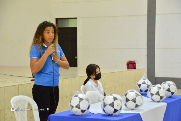 Continúa promoción del fútbol femenino en colegios de Nicaragua