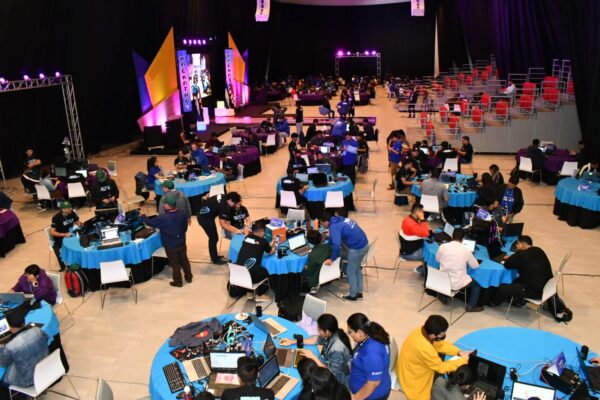 Vicepresidenta felicita a ganadores del Hackathon Nicaragua 2022