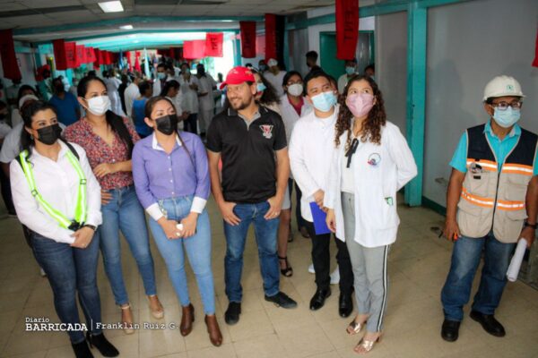 Construyen nuevo pasillo principal del Hospital Manolo Morales