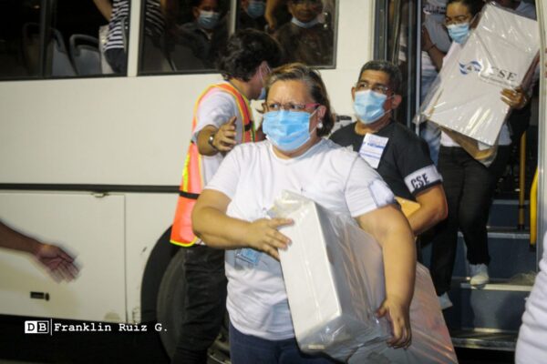 Centros de Cómputos reciben material electoral