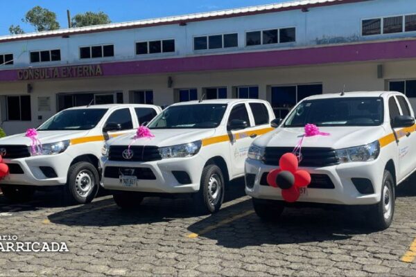 Entregan camionetas a Clínicas Médicas Provisionales de Chinandega , Juigalpa y Managua