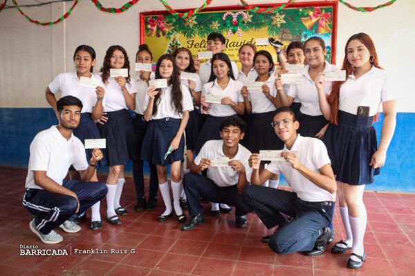 63 mil bachilleres de Nicaragua empiezan a recibir bono complementario