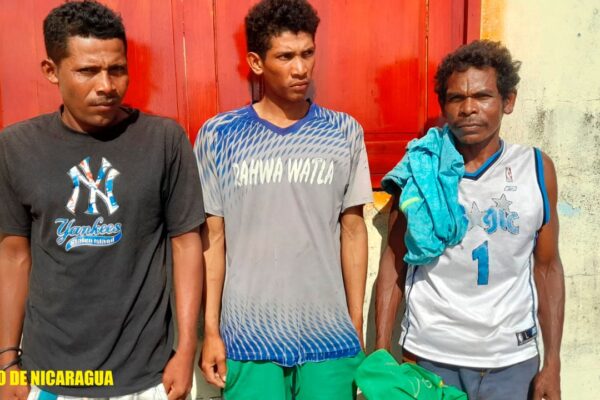 Ejército retiene a personas en la Naval Caribe