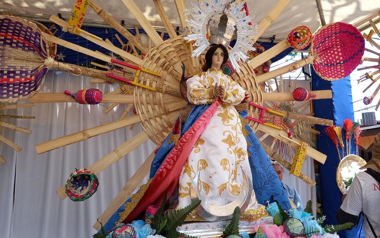  7 de diciembre, día de cantos y flores a la Reina de la Paz