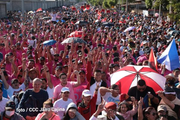 Militancia sandinista protagoniza multitudinarias caminatas en Nicaragua