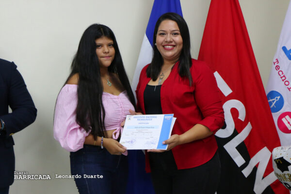 Primera graduación técnica del Centro Padre María Fabretto