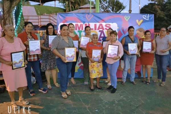 Nicaragua reconoce a mujeres, promotoras de derechos