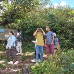 Jóvenes protagonizan senderismo ecológico en Granada