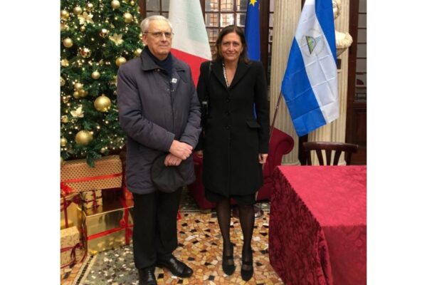 Nicaragua asiste a concierto navideño de la Camerata Sulmona en Italia