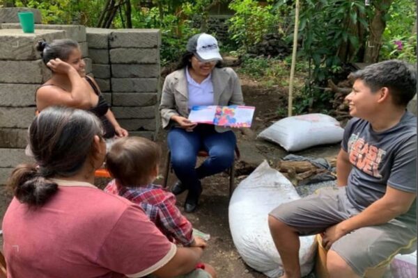  Nicaragüenses continúan apropiándose del contenido de la Cartilla Familias Unidas