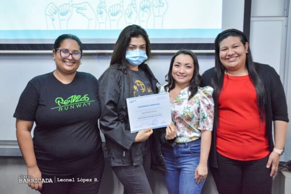 Especializan a universitarios nicaragüenses en lenguaje de señas