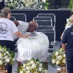 Brasileños dan último adiós a Pelé