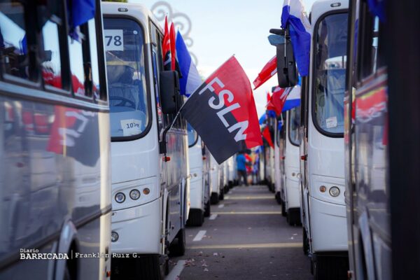 Gobierno nicaragüense entrega buses rusos a cooperativas de transportistas